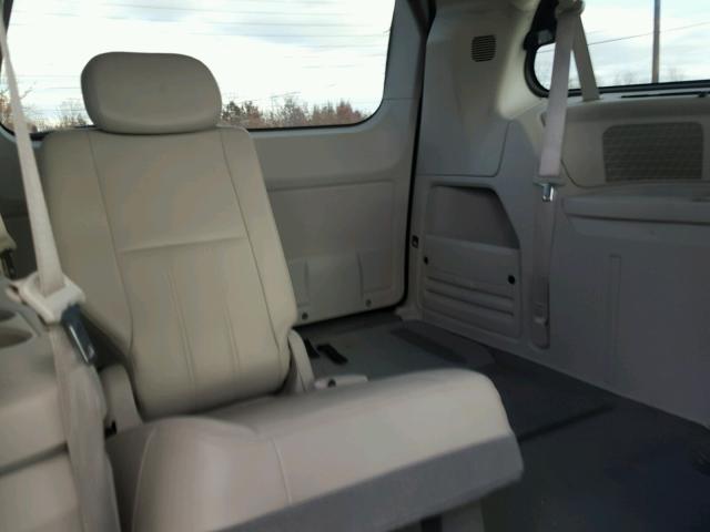 2A8HR54199R594592 - 2009 CHRYSLER TOWN & COU BLACK photo 9