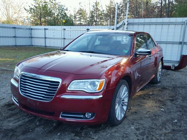 2C3CCACG3CH200538 - 2012 CHRYSLER 300 LIMITE RED photo 2