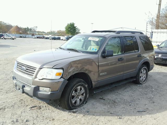 1FMEU63E26UB17886 - 2006 FORD EXPLORER X GOLD photo 2