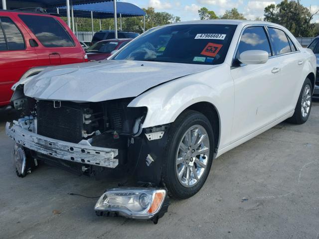 2C3CCAAG9EH143008 - 2014 CHRYSLER 300 WHITE photo 2