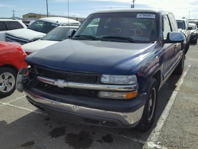 2GCEC19T521158423 - 2002 CHEVROLET SILVERADO BLUE photo 2