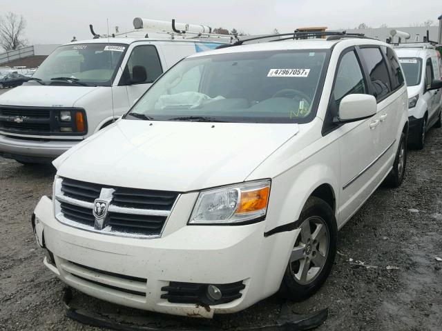 2D4RN5D13AR462393 - 2010 DODGE GRAND CARA WHITE photo 2