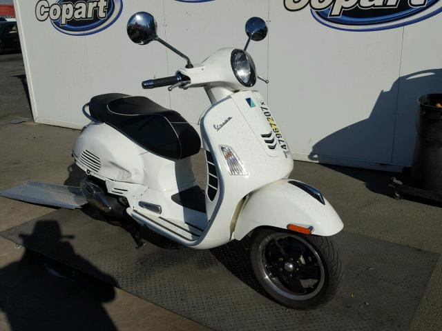 ZAPM459L3H5101966 - 2017 VESPA GTS 300 SU WHITE photo 1