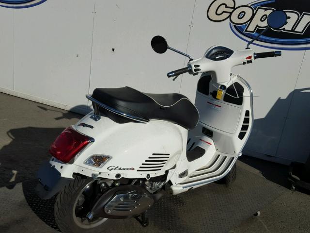 ZAPM459L3H5101966 - 2017 VESPA GTS 300 SU WHITE photo 4