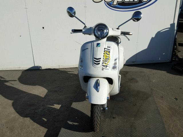 ZAPM459L3H5101966 - 2017 VESPA GTS 300 SU WHITE photo 9