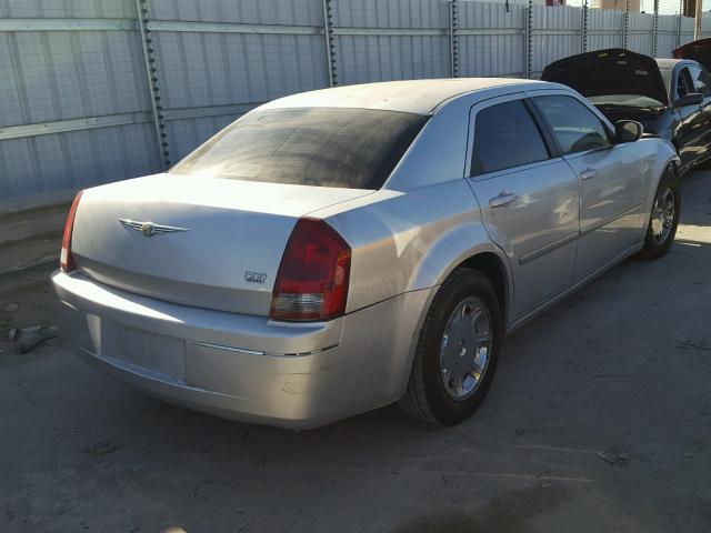 2C3KA53G26H206909 - 2006 CHRYSLER 300 TOURIN SILVER photo 4