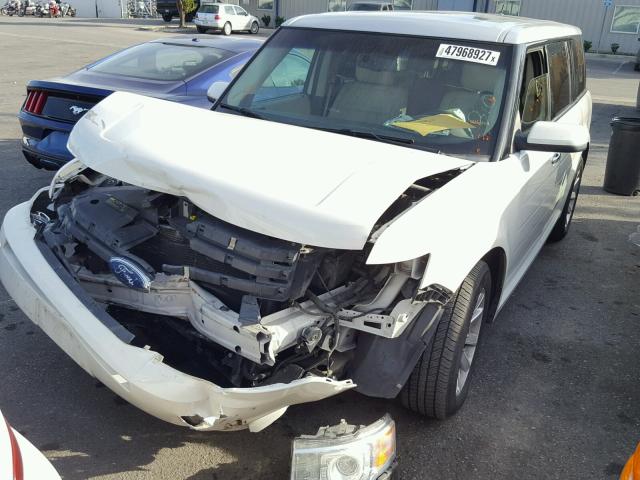 2FMDK52C89BA15059 - 2009 FORD FLEX SEL WHITE photo 2