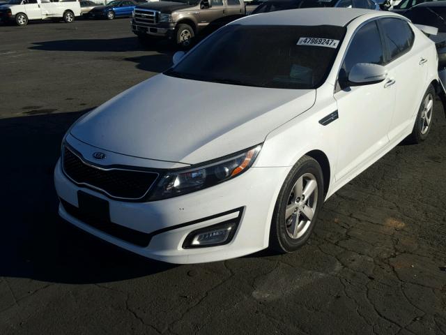 5XXGM4A77FG392472 - 2015 KIA OPTIMA LX WHITE photo 2