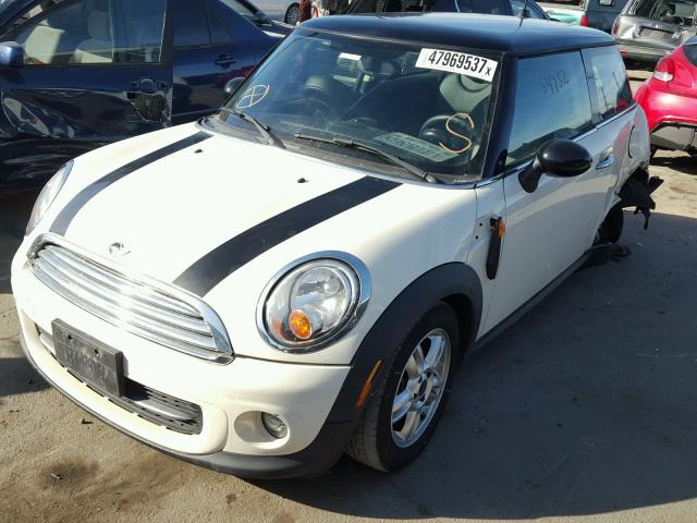 WMWSU3C52DT686162 - 2013 MINI COOPER WHITE photo 2