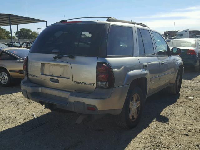 1GNDS13S122121228 - 2002 CHEVROLET TRAILBLAZE GRAY photo 4