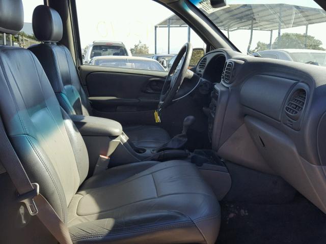 1GNDS13S122121228 - 2002 CHEVROLET TRAILBLAZE GRAY photo 5