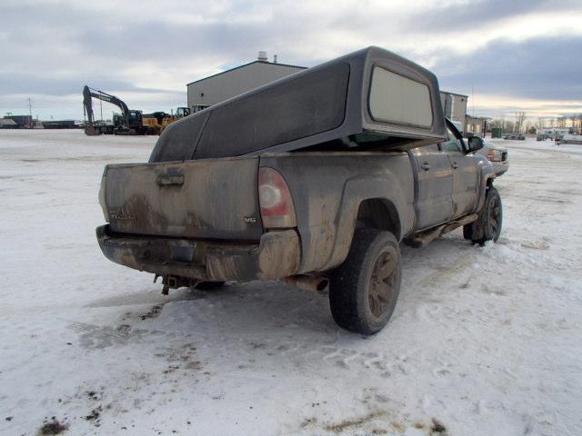 5TFMU4FN5DX018247 - 2013 TOYOTA TACOMA DOU GRAY photo 4