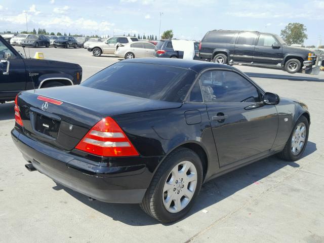 WDBKK47F9XF141465 - 1999 MERCEDES-BENZ SLK 230 KO BLACK photo 4