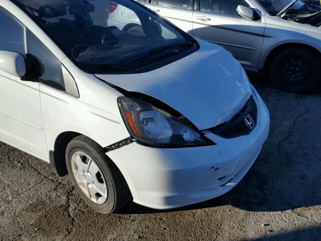 JHMGE8G35DC051107 - 2013 HONDA FIT WHITE photo 9