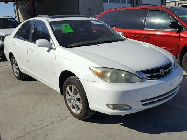 JTDBE32K540268221 - 2004 TOYOTA CAMRY LE WHITE photo 1