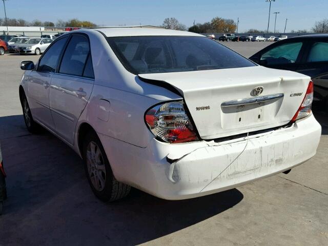 JTDBE32K540268221 - 2004 TOYOTA CAMRY LE WHITE photo 3