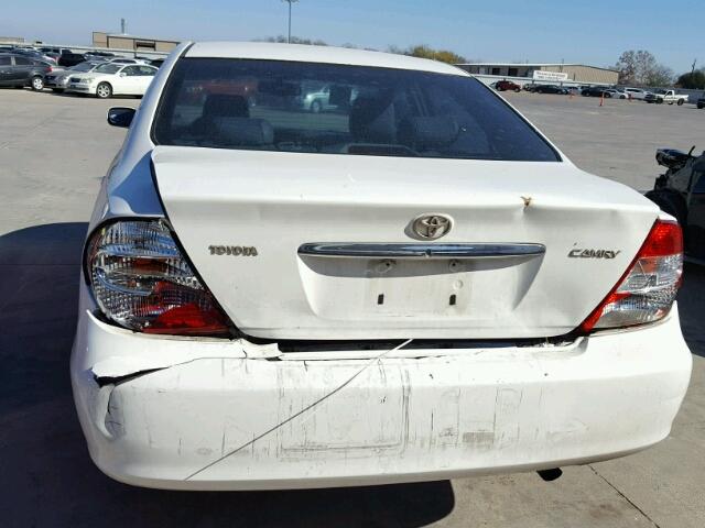 JTDBE32K540268221 - 2004 TOYOTA CAMRY LE WHITE photo 9