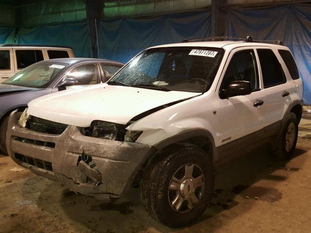 1FMYU04162KD65196 - 2002 FORD ESCAPE XLT WHITE photo 2