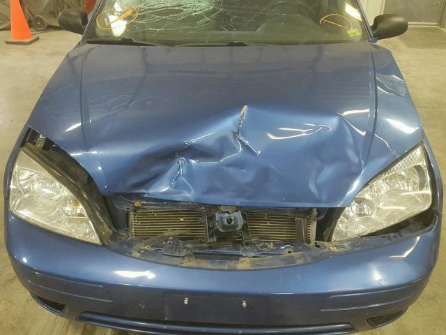 1FAFP34N85W282430 - 2005 FORD FOCUS ZX4 BLUE photo 9