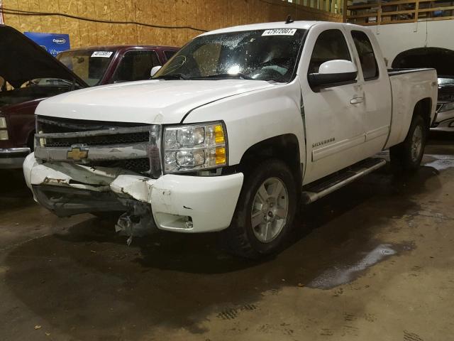 1GCSKTE34AZ177185 - 2010 CHEVROLET SILVERADO WHITE photo 2