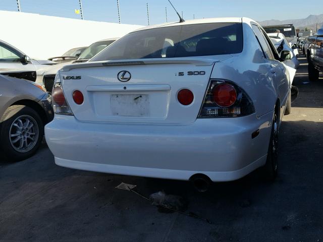 JTHBD192X40093637 - 2004 LEXUS IS 300 WHITE photo 4