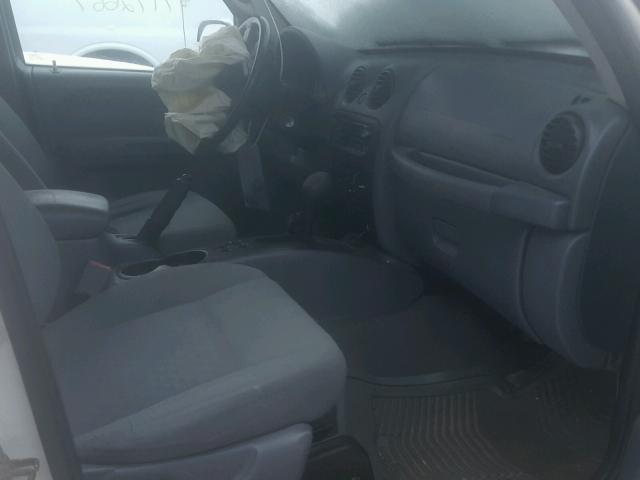 1J4GL48K15W638324 - 2005 JEEP LIBERTY SP WHITE photo 5