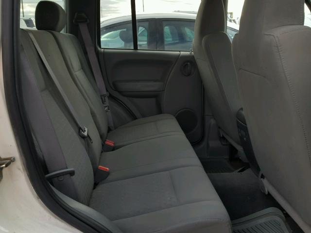 1J4GL48K15W638324 - 2005 JEEP LIBERTY SP WHITE photo 6