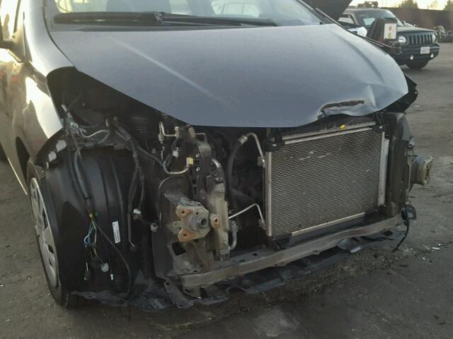 VNKKTUD35FA031637 - 2015 TOYOTA YARIS SILVER photo 9