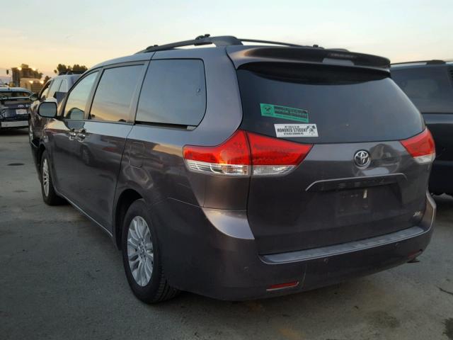 5TDYK3DC1BS102779 - 2011 TOYOTA SIENNA XLE GRAY photo 3