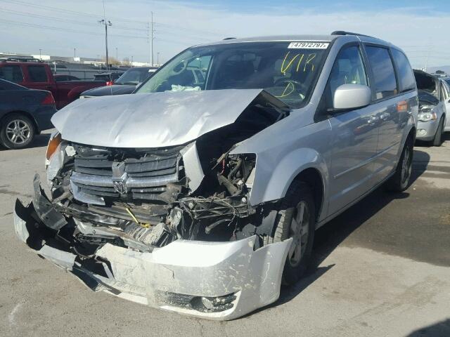 2D4RN5D18AR458775 - 2010 DODGE GRAND CARA SILVER photo 2