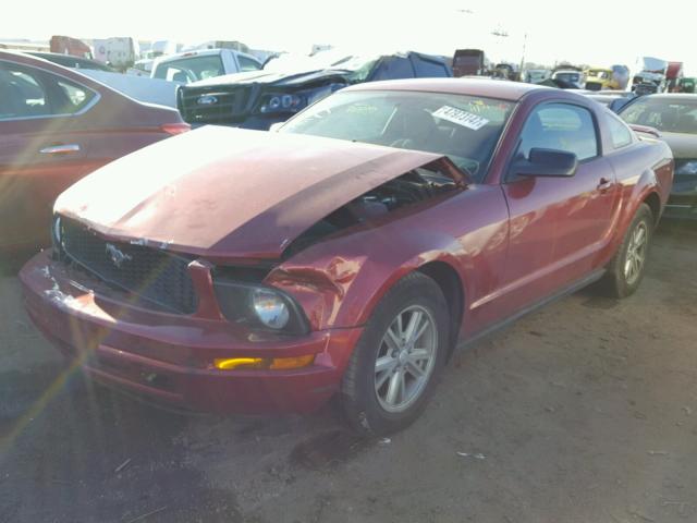 1ZVFT80N975304854 - 2007 FORD MUSTANG RED photo 2