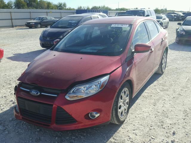 1FAHP3F24CL285321 - 2012 FORD FOCUS SE RED photo 2