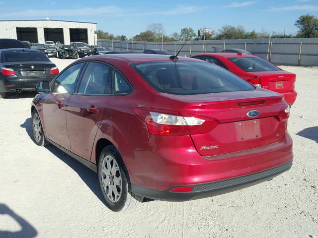 1FAHP3F24CL285321 - 2012 FORD FOCUS SE RED photo 3