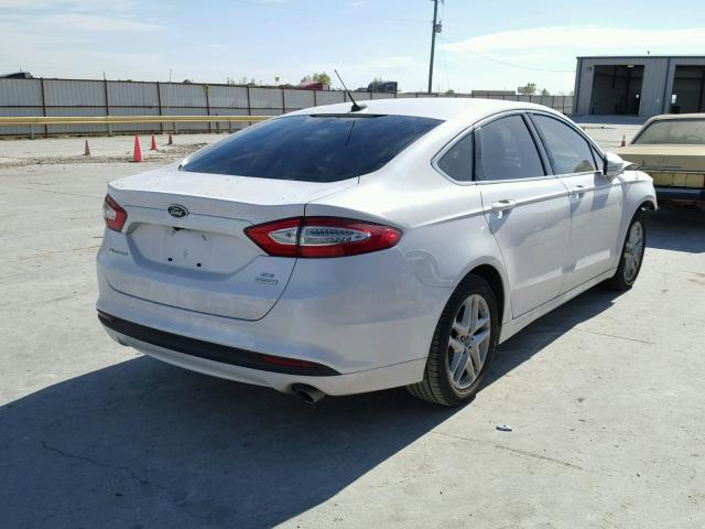 3FA6P0HR2DR385078 - 2013 FORD FUSION SE WHITE photo 4