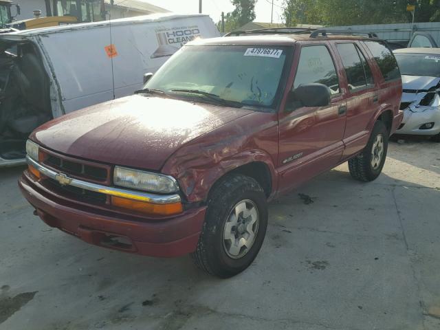 1GNDT13W42K140243 - 2002 CHEVROLET BLAZER MAROON photo 2