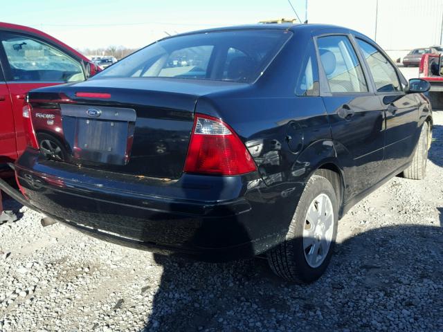 1FAFP34N07W287754 - 2007 FORD FOCUS ZX4 BLACK photo 4