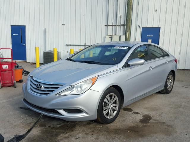 5NPEB4AC1BH222682 - 2011 HYUNDAI SONATA GLS SILVER photo 2