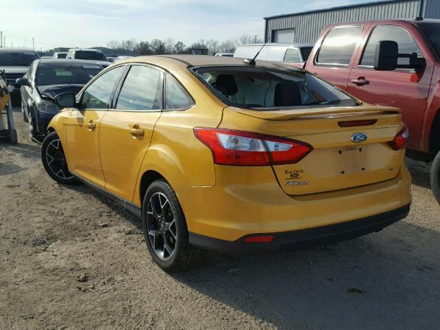 1FAHP3F21CL104658 - 2012 FORD FOCUS SE YELLOW photo 3