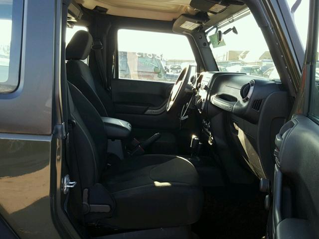 1C4AJWAG9FL635788 - 2015 JEEP WRANGLER S 绿色 照片 5