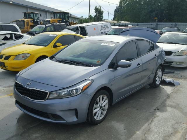 3KPFL4A77HE030054 - 2017 KIA FORTE LX GRAY photo 2