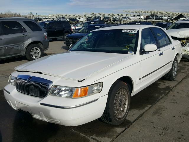 2MEFM74W6YX639940 - 2000 MERCURY GRAND MARQ WHITE photo 2