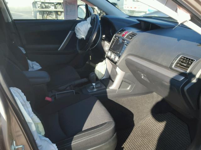JF2SJADC5GH567558 - 2016 SUBARU FORESTER 2 BROWN photo 5
