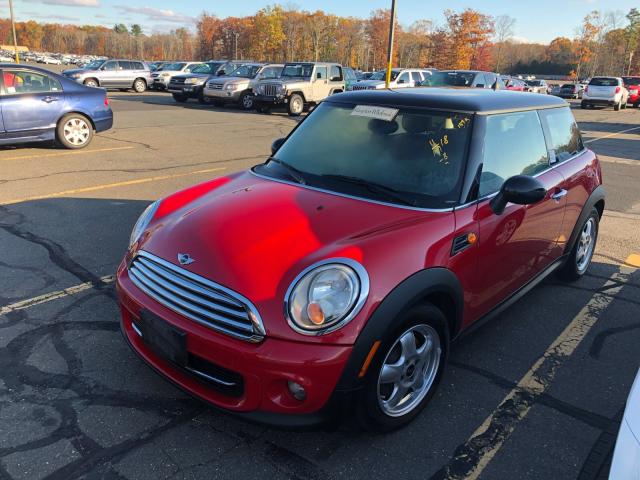 WMWSU3C55BT183822 - 2011 MINI COOPER RED photo 2