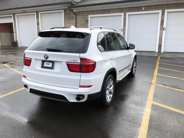 5UXZV4C52BL740771 - 2011 BMW X5 XDRIVE3 WHITE photo 4