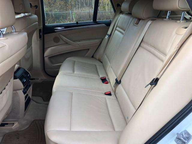 5UXZV4C52BL740771 - 2011 BMW X5 XDRIVE3 WHITE photo 6