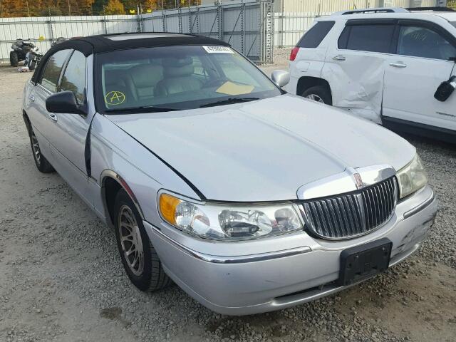 1LNHM82W12Y603756 - 2002 LINCOLN TOWN CAR S SILVER photo 1