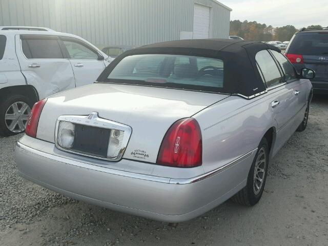 1LNHM82W12Y603756 - 2002 LINCOLN TOWN CAR S SILVER photo 4