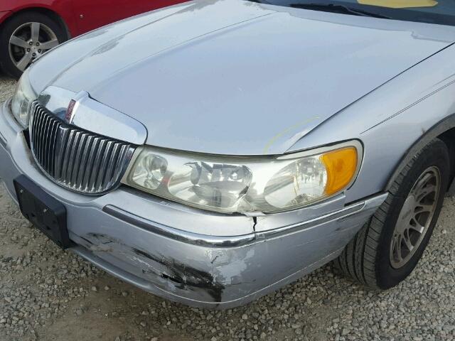 1LNHM82W12Y603756 - 2002 LINCOLN TOWN CAR S SILVER photo 9