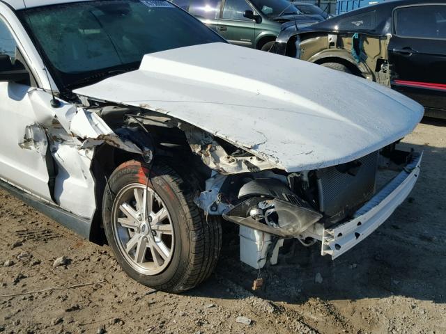 1ZVFT80N675226758 - 2007 FORD MUSTANG WHITE photo 9