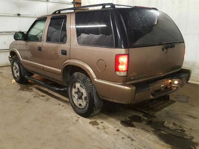 1GNDT13W62K240800 - 2002 CHEVROLET BLAZER BROWN photo 3